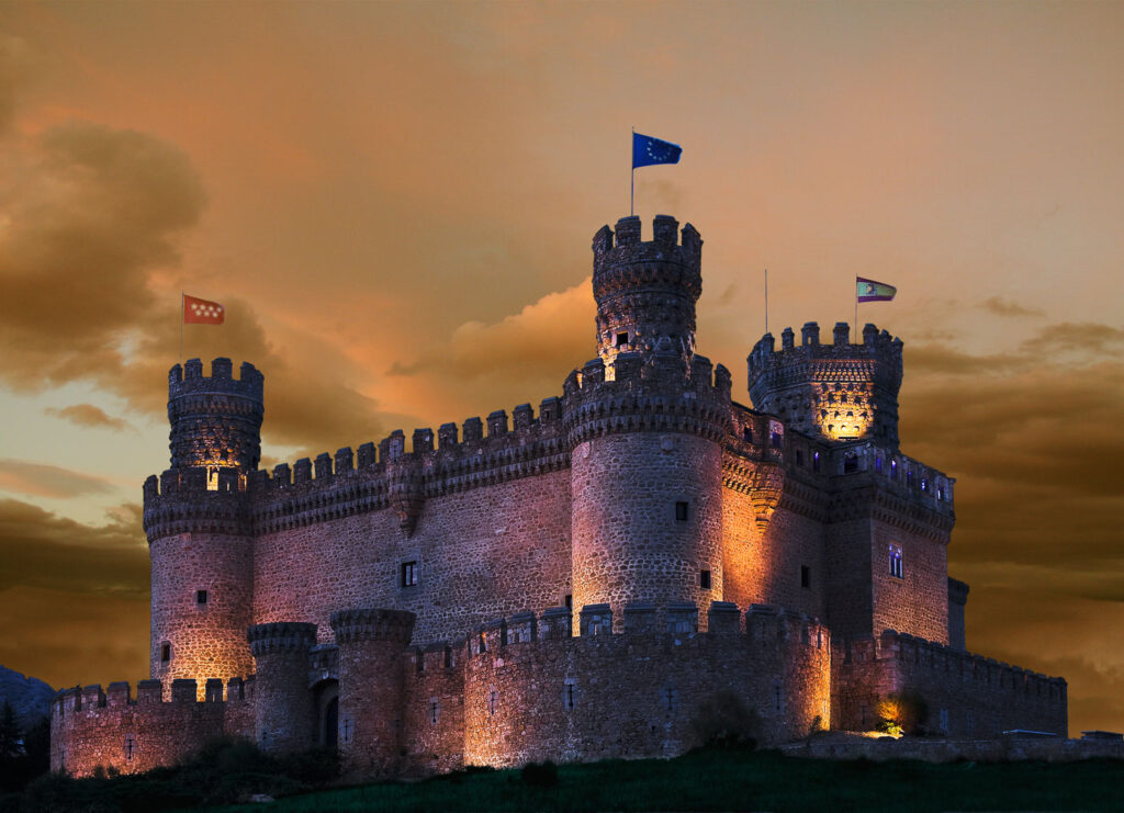 Castillo de Manzanares El Real al atardecer